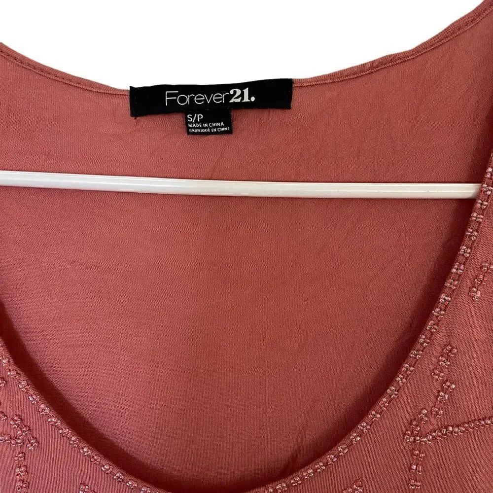 Forever21 pink scoop neck embellished short sleeve blouse small - Picture 3 of 6